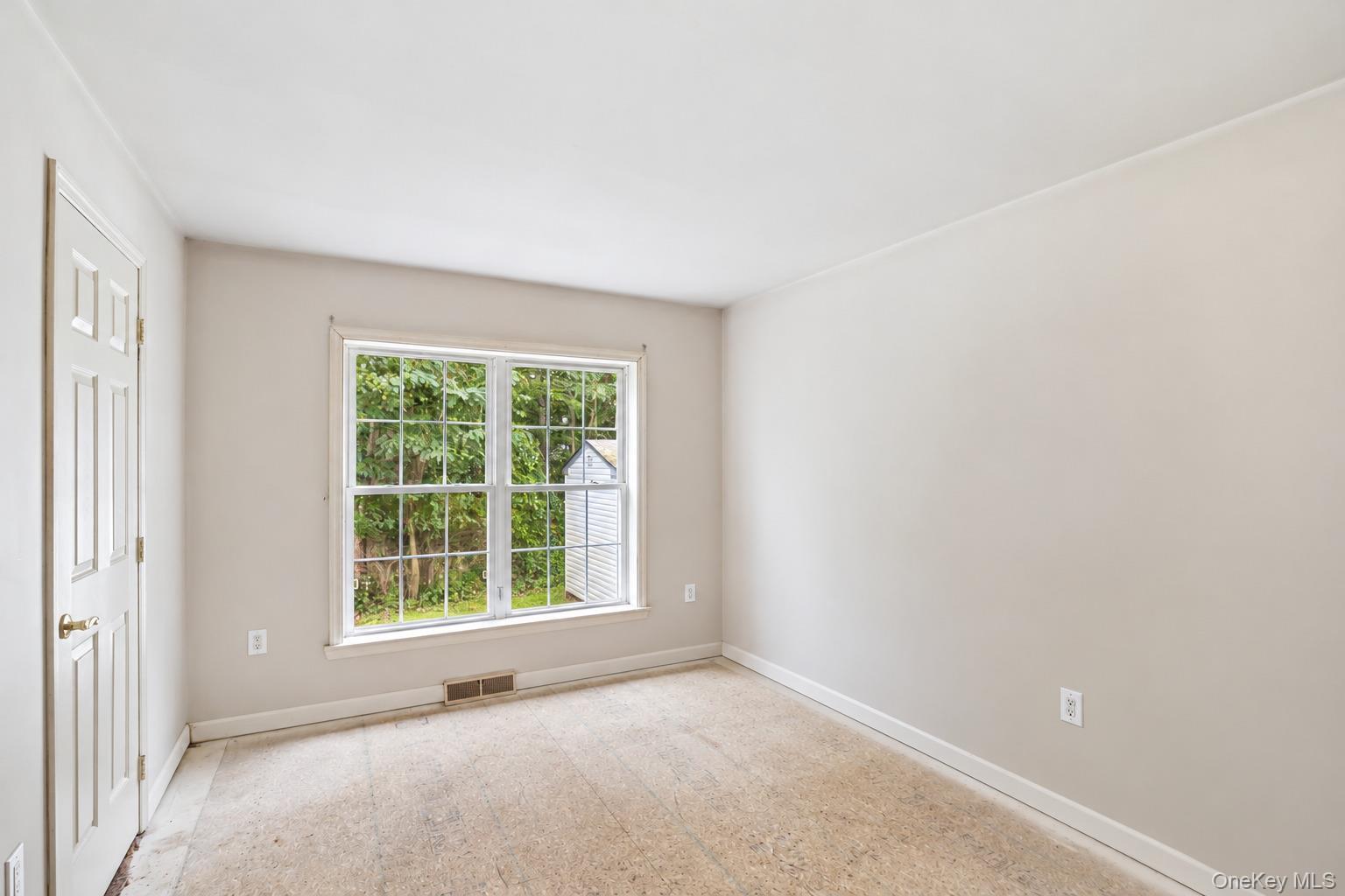 Single Family Middle Road Suffolk County, NY 11933, MLS-1022776-11