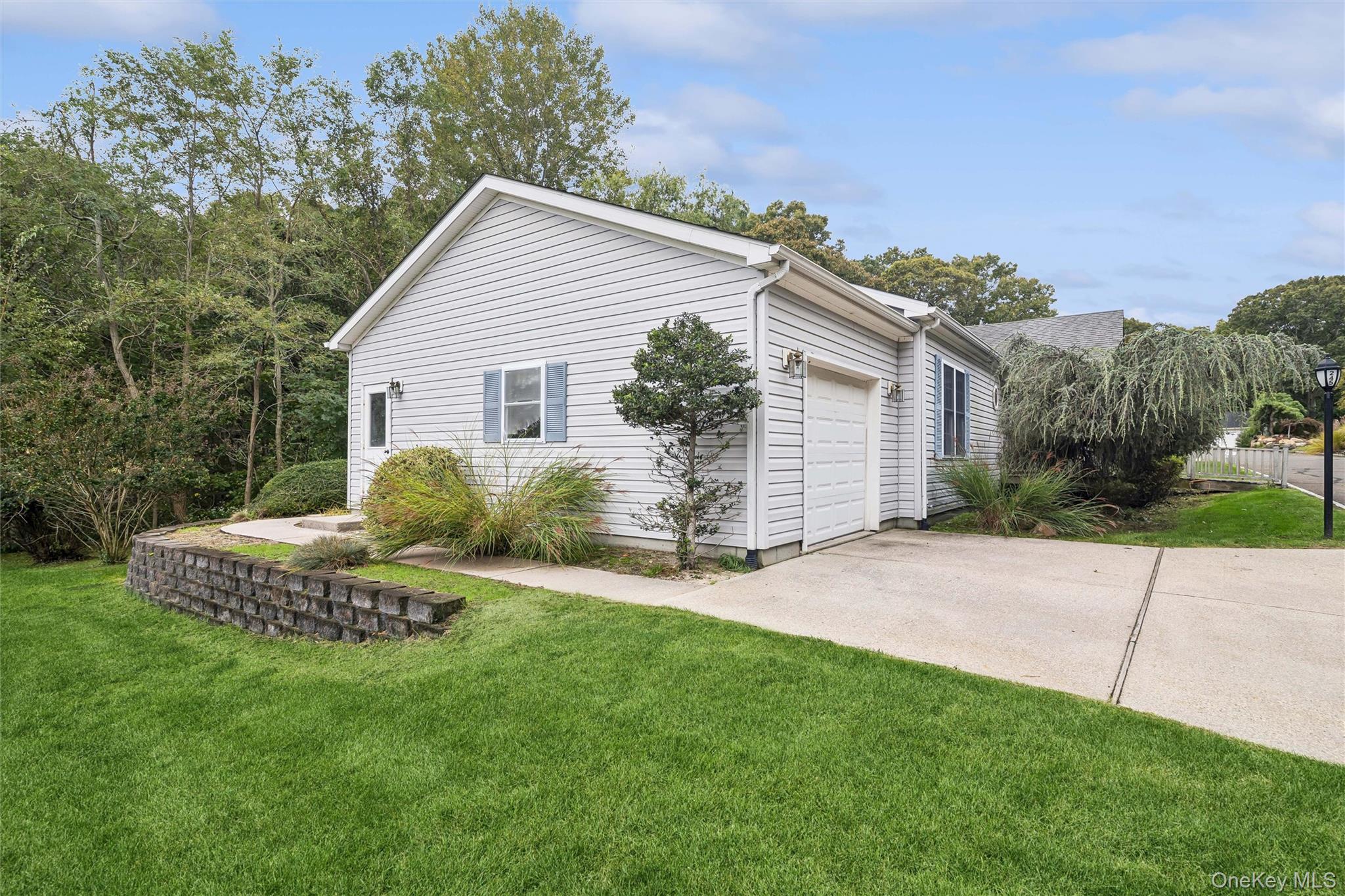 Single Family Middle Road Suffolk County, NY 11933, MLS-1022776-12