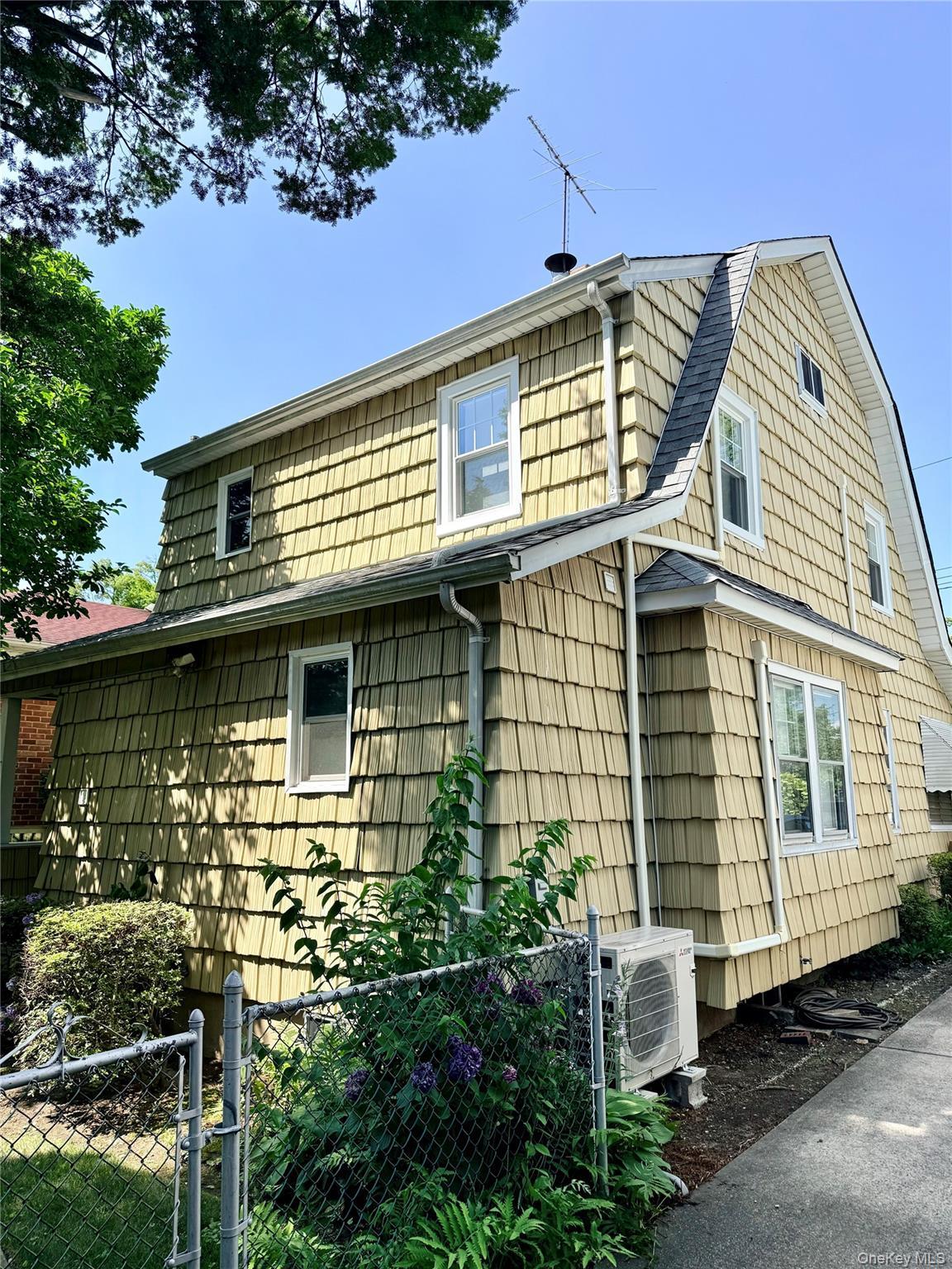 Single Family Glenwood Street Queens, NY 11363, MLS-1022809-3