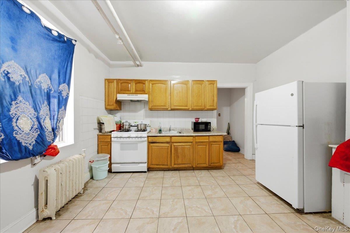 Single Family Bronxwood Avenue Bronx, NY 10469, MLS-1022819-10