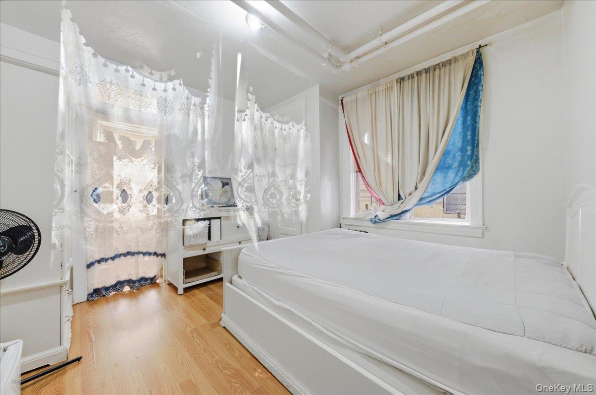 Single Family Bronxwood Avenue Bronx, NY 10469, MLS-1022819-11