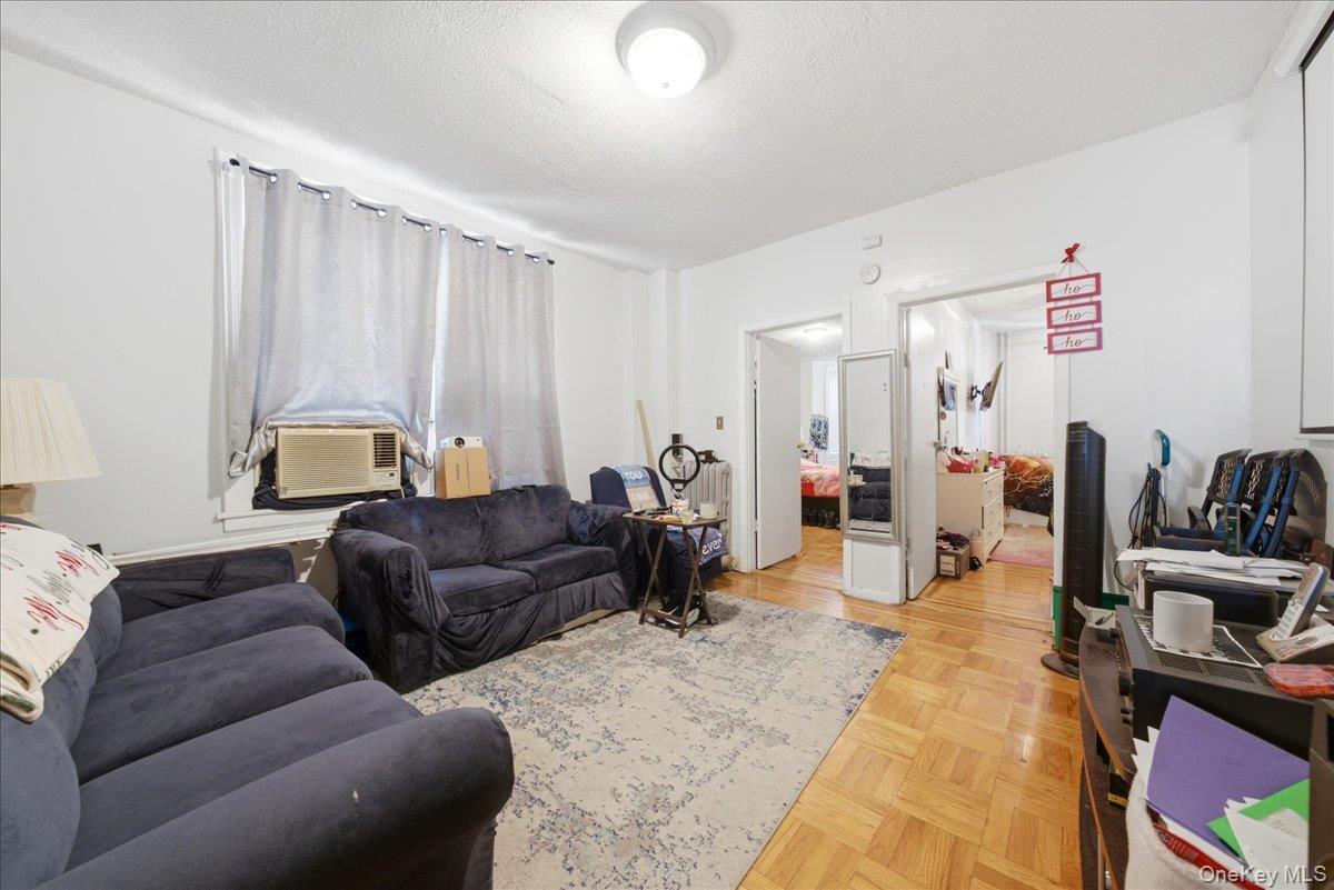 Single Family Bronxwood Avenue Bronx, NY 10469, MLS-1022819-18