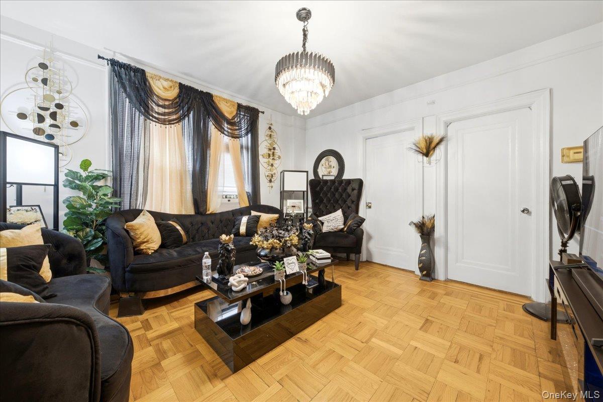 Single Family Bronxwood Avenue Bronx, NY 10469, MLS-1022819-19