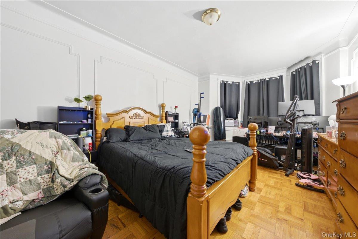 Single Family Bronxwood Avenue Bronx, NY 10469, MLS-1022819-20