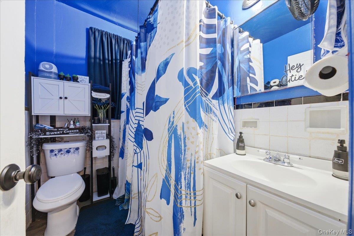 Single Family Bronxwood Avenue Bronx, NY 10469, MLS-1022819-21