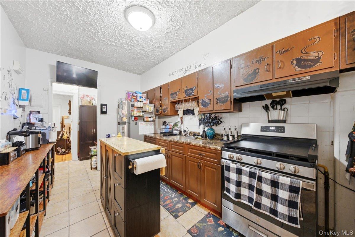 Single Family Bronxwood Avenue Bronx, NY 10469, MLS-1022819-22