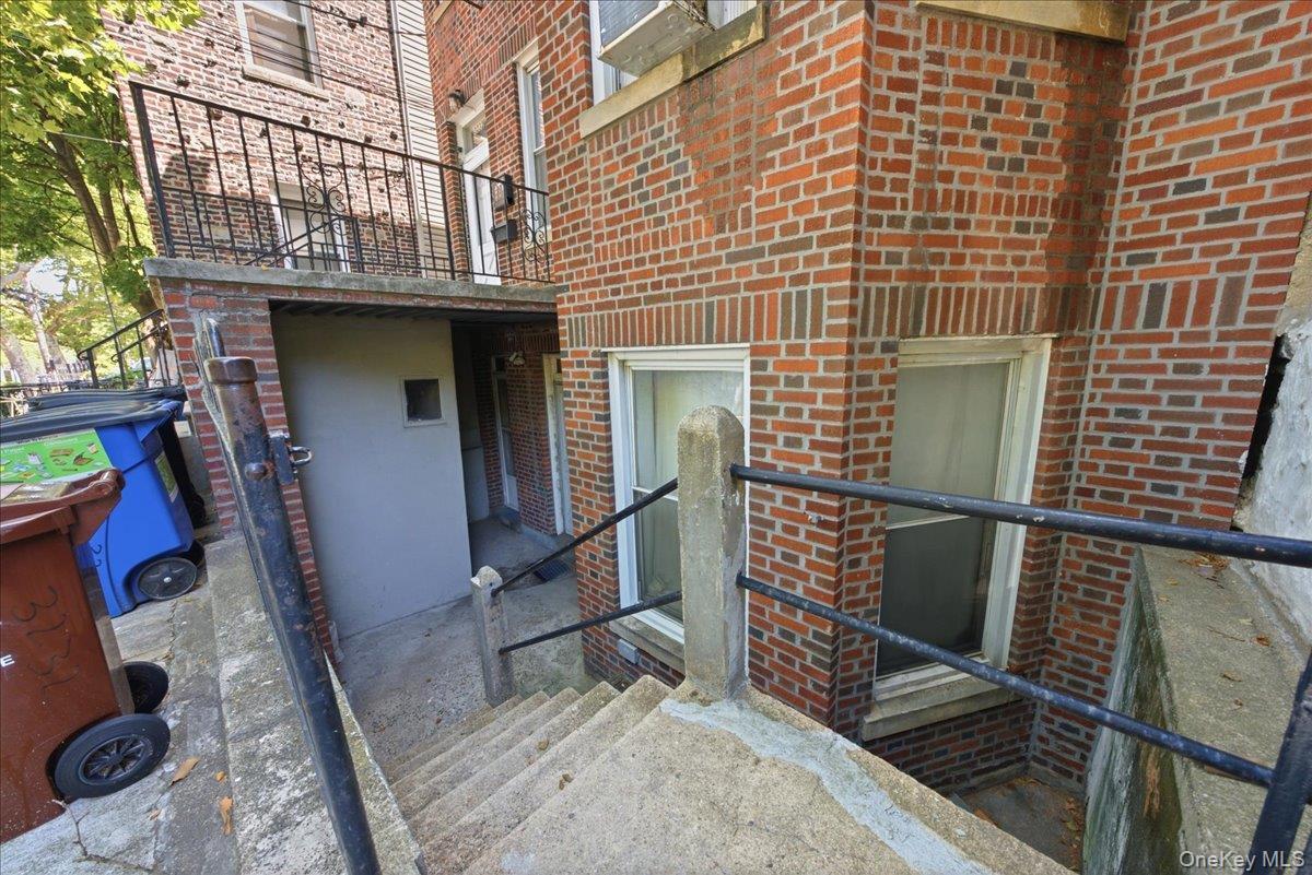 Single Family Bronxwood Avenue Bronx, NY 10469, MLS-1022819-25