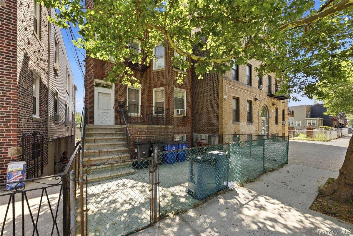 Single Family Bronxwood Avenue Bronx, NY 10469, MLS-1022819-27