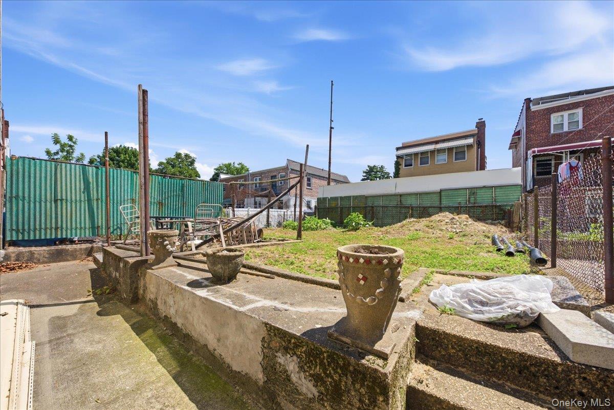 Single Family Bronxwood Avenue Bronx, NY 10469, MLS-1022819-28