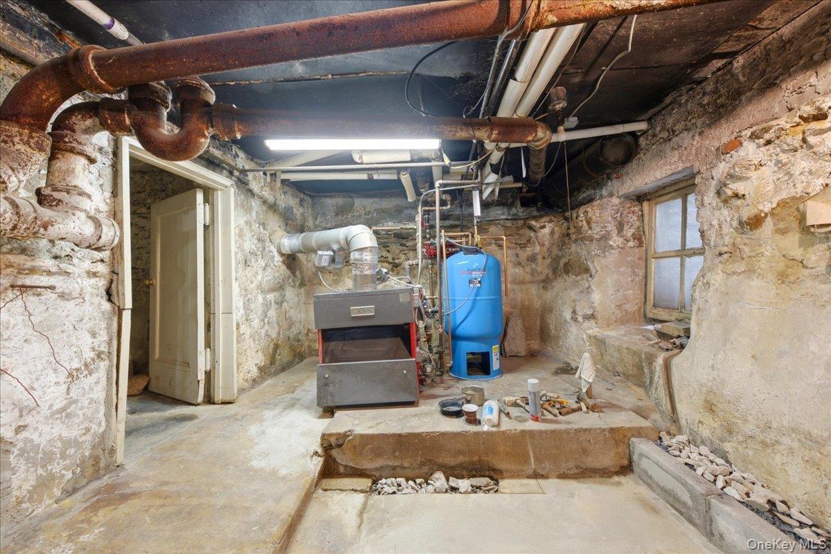 Single Family Bronxwood Avenue Bronx, NY 10469, MLS-1022819-29