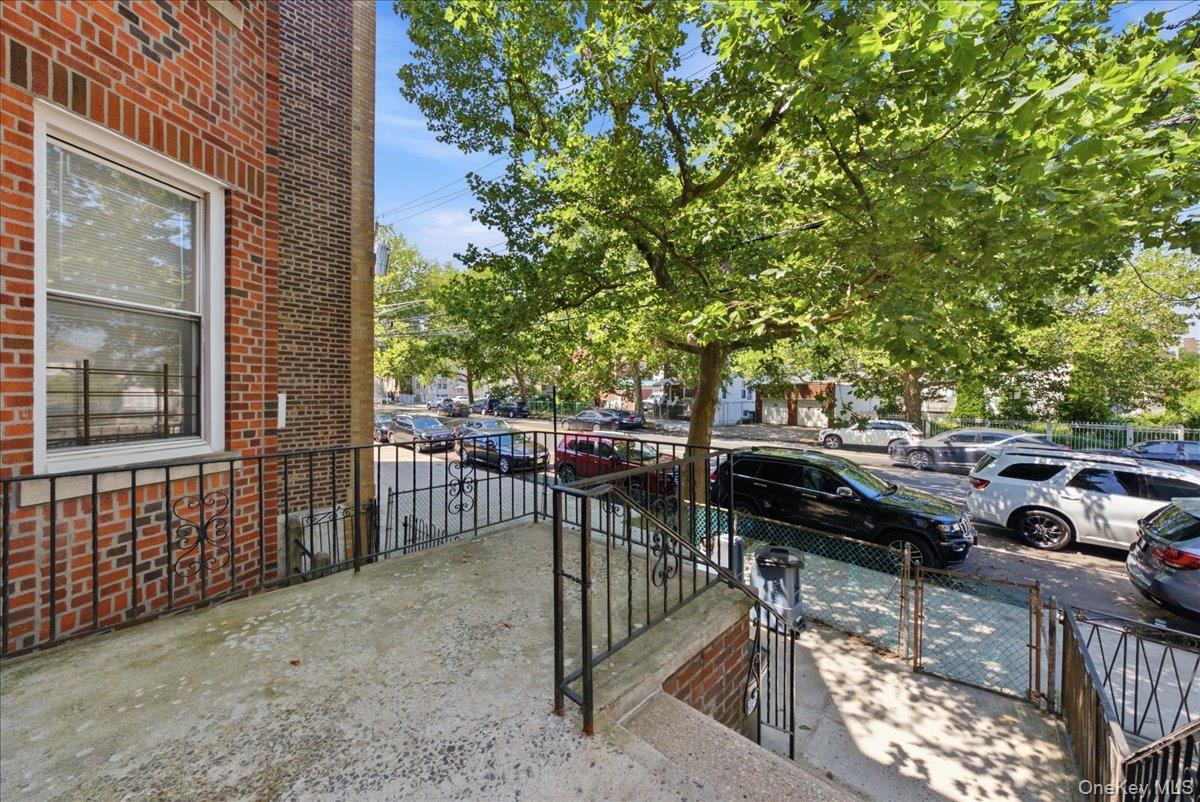Single Family Bronxwood Avenue Bronx, NY 10469, MLS-1022819-3