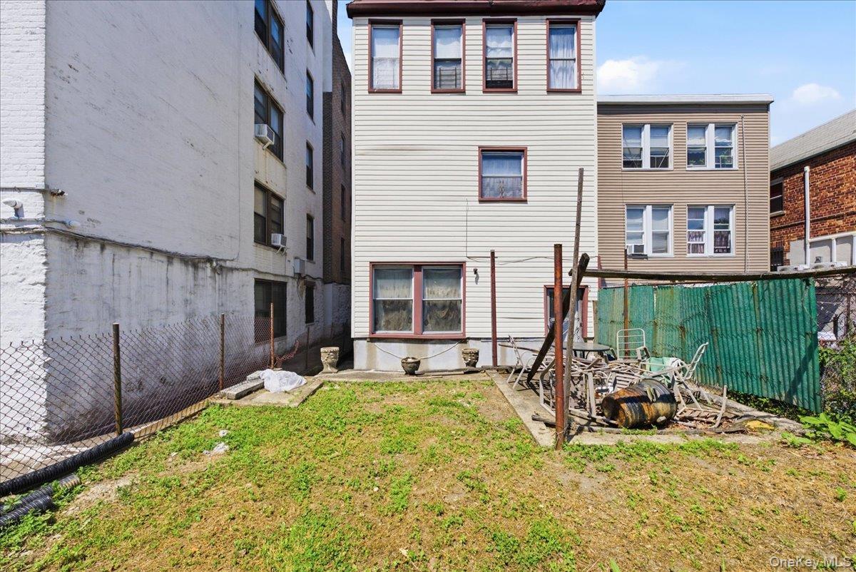 Single Family Bronxwood Avenue Bronx, NY 10469, MLS-1022819-31