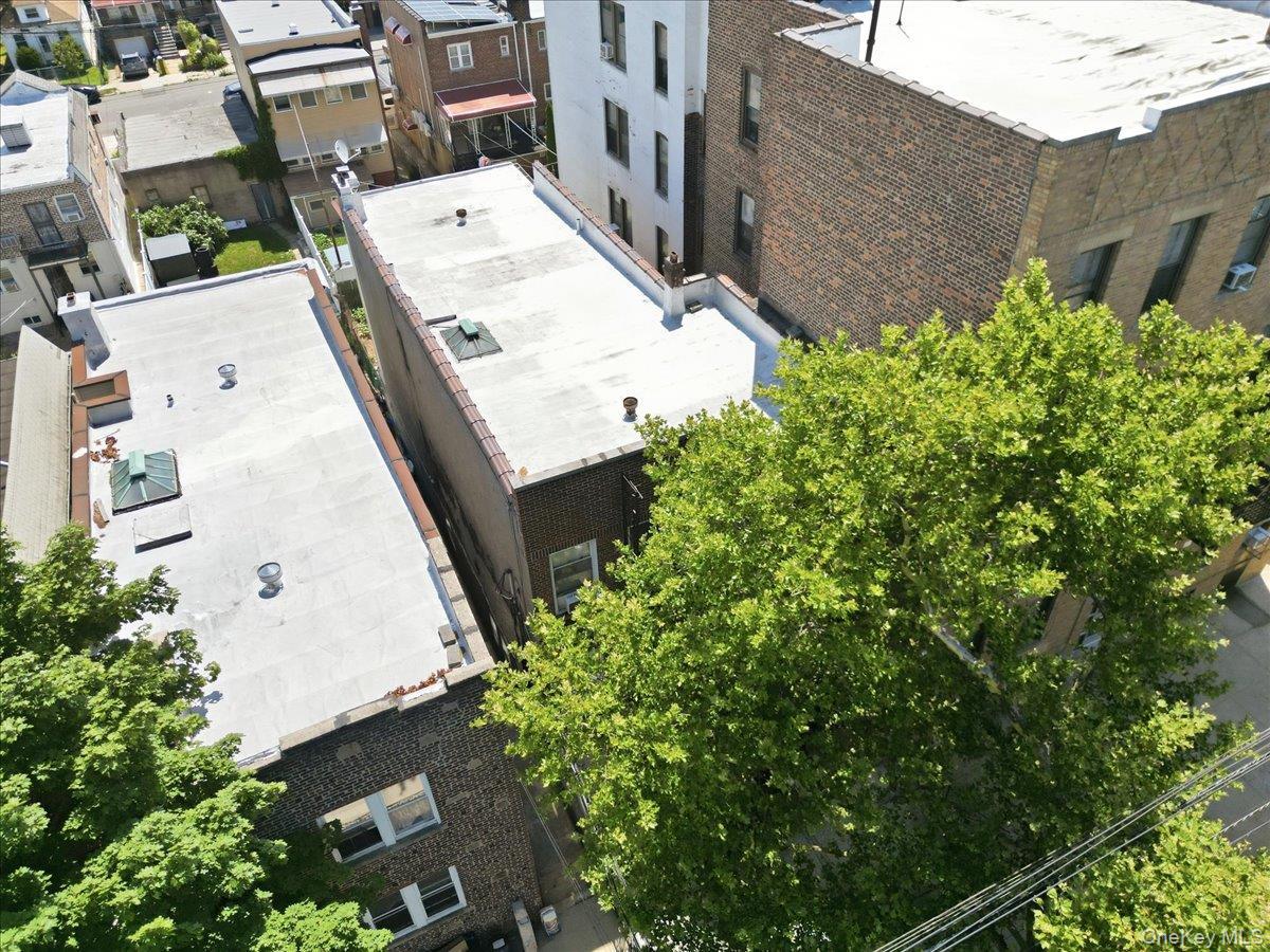 Single Family Bronxwood Avenue Bronx, NY 10469, MLS-1022819-32