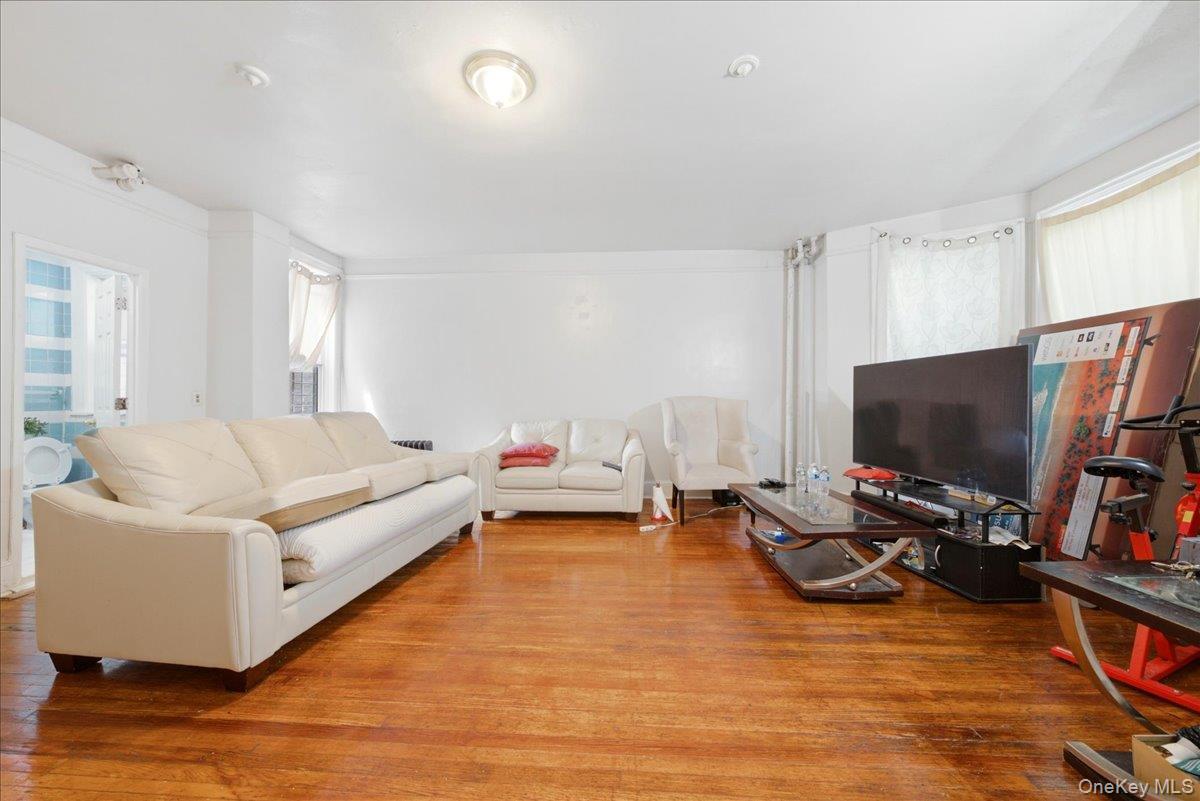 Single Family Bronxwood Avenue Bronx, NY 10469, MLS-1022819-6