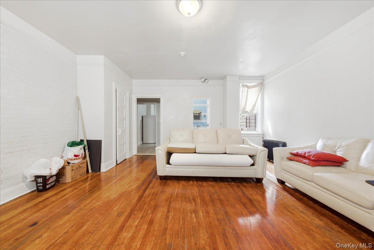 Single Family Bronxwood Avenue Bronx, NY 10469, MLS-1022819-7