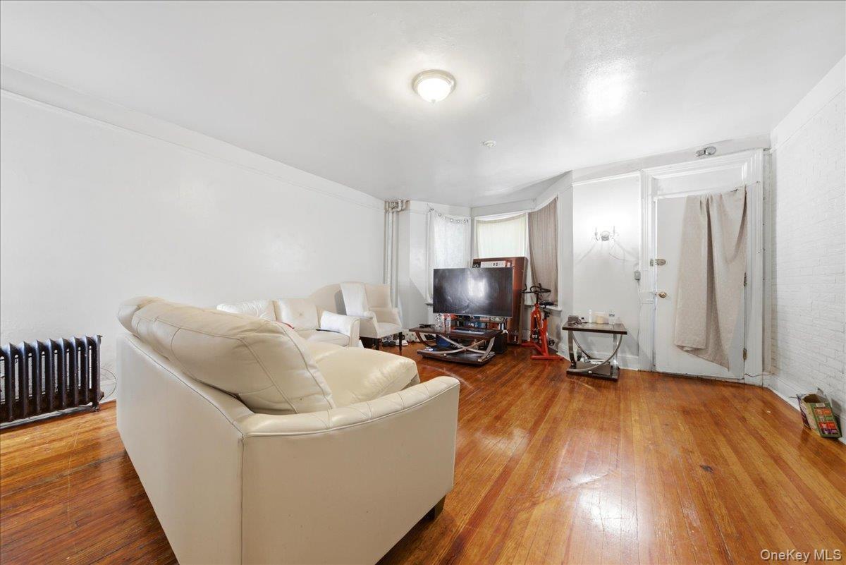 Single Family Bronxwood Avenue Bronx, NY 10469, MLS-1022819-8