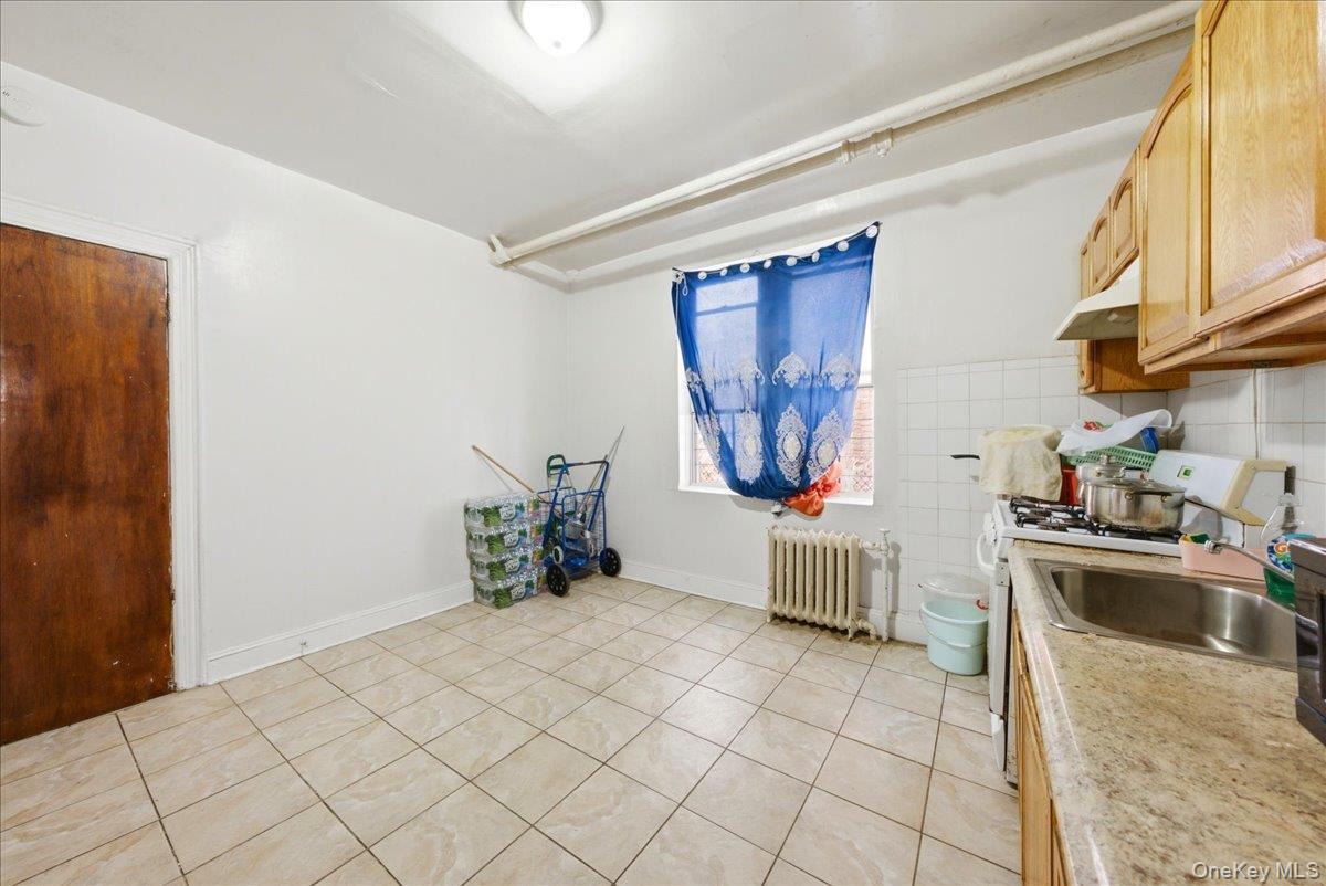 Single Family Bronxwood Avenue Bronx, NY 10469, MLS-1022819-9