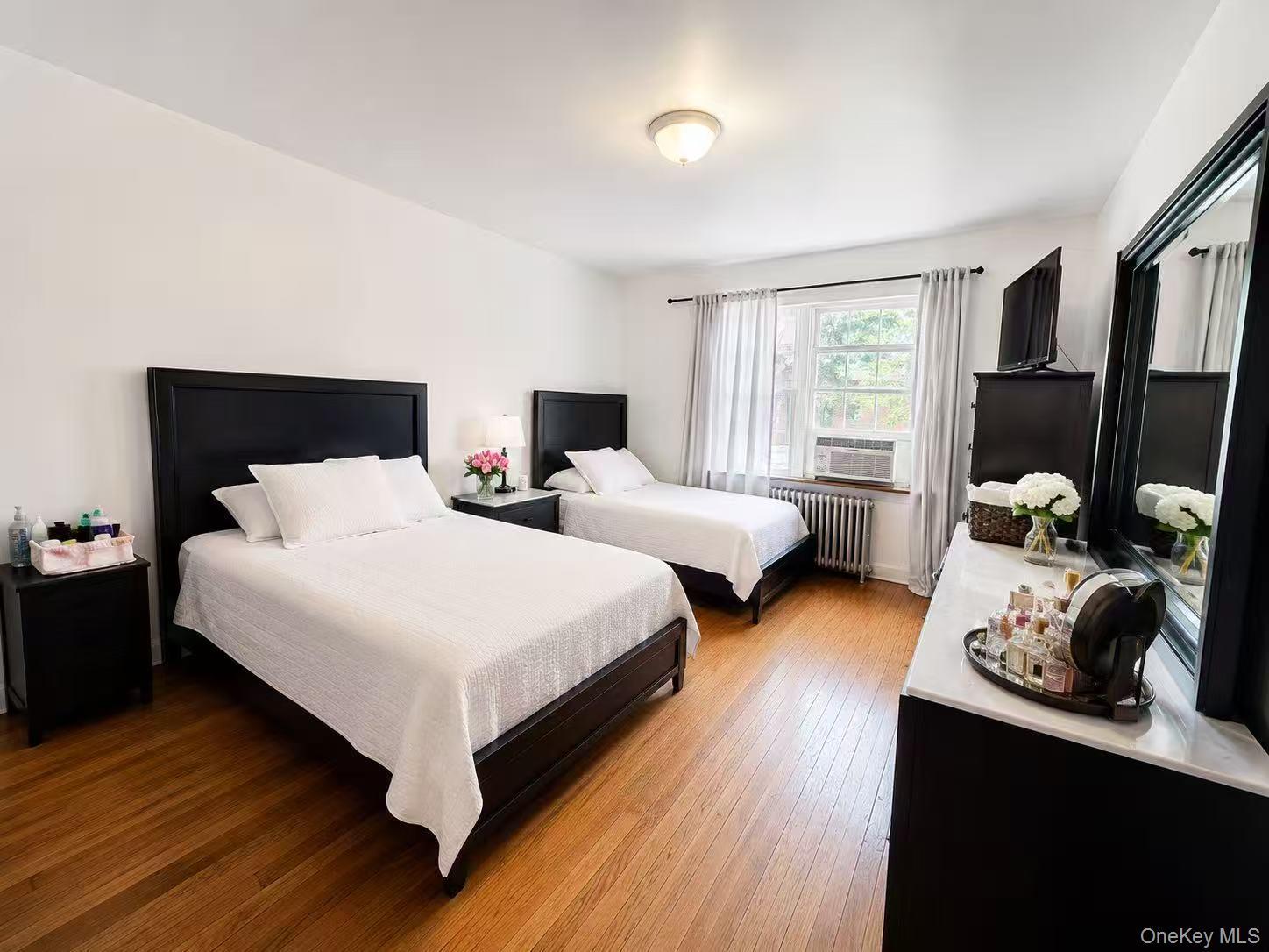 Single Family 150th Street  Queens, NY 11357, MLS-1022823-6