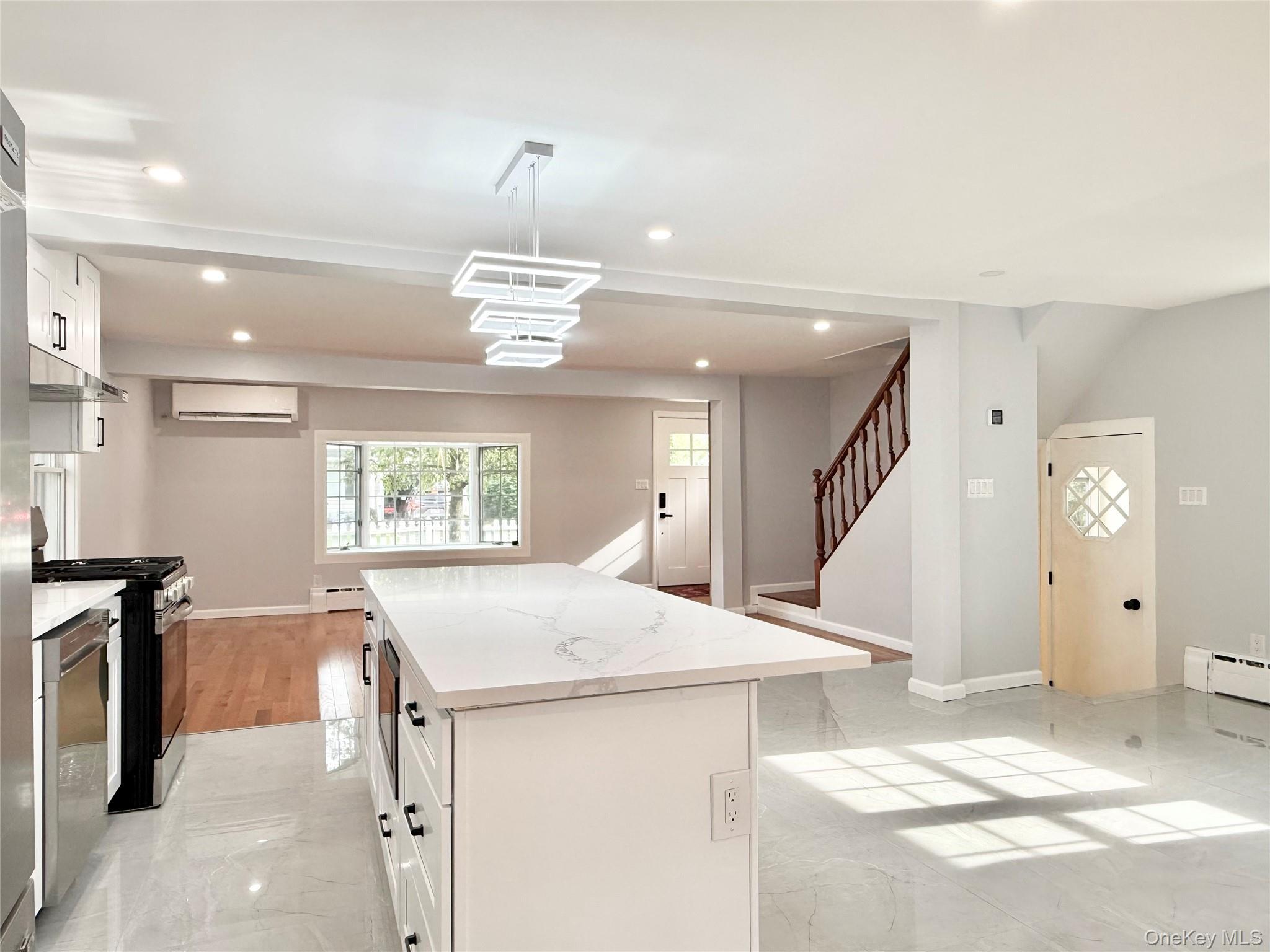 Single Family Baylis Place  Nassau County, NY 11791, MLS-1022844-4