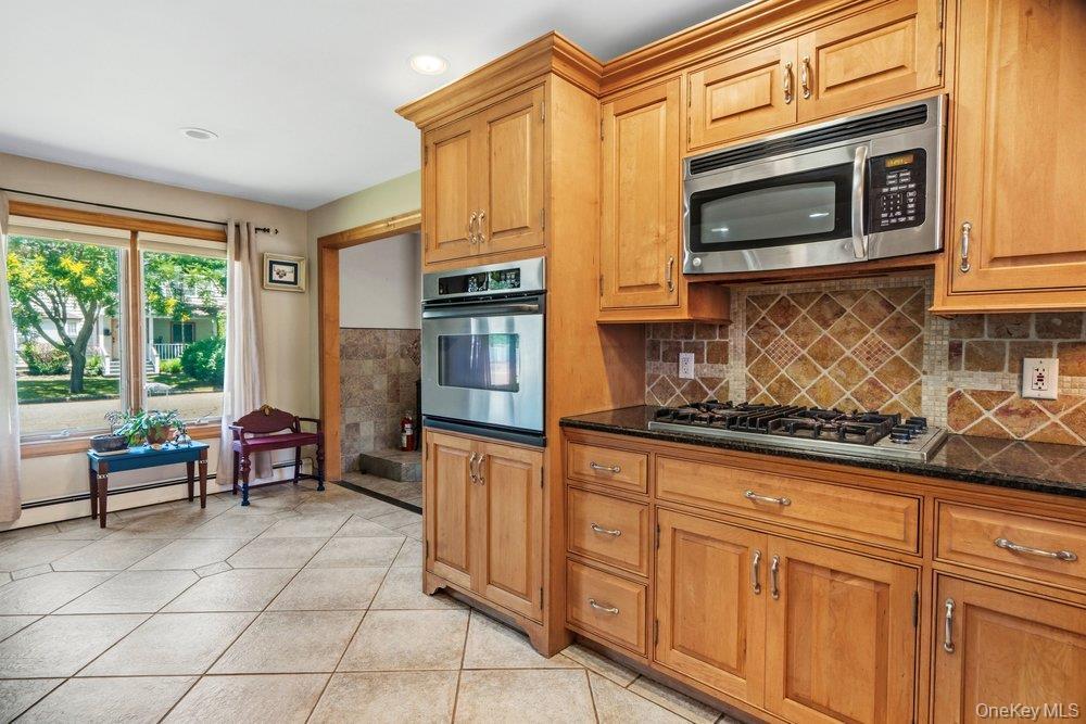 Single Family Alton Road Suffolk County, NY 11702, MLS-1022875-11