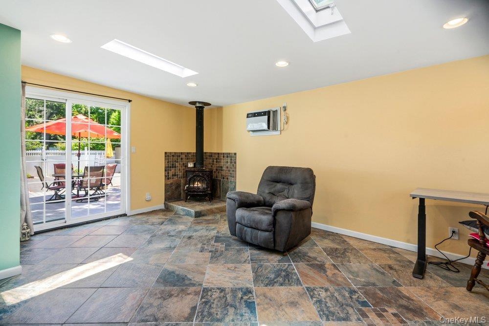 Single Family Alton Road Suffolk County, NY 11702, MLS-1022875-21