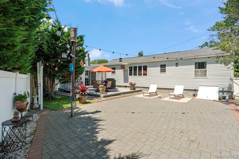 Single Family Alton Road Suffolk County, NY 11702, MLS-1022875-26