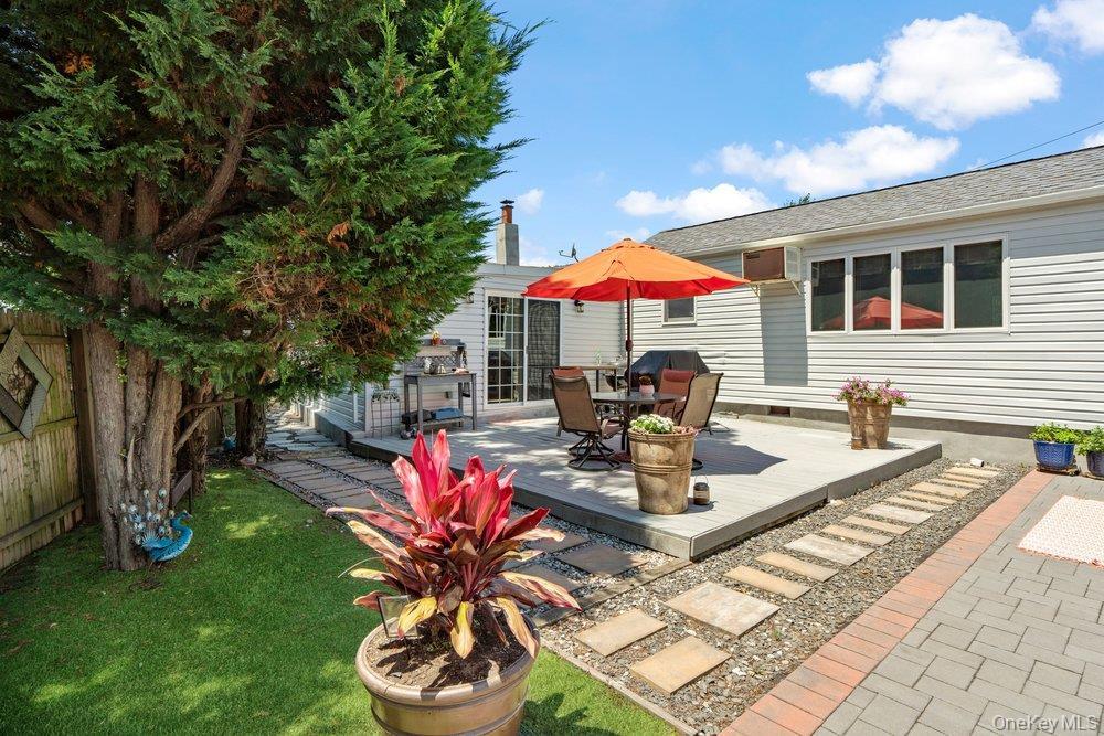 Single Family Alton Road Suffolk County, NY 11702, MLS-1022875-27