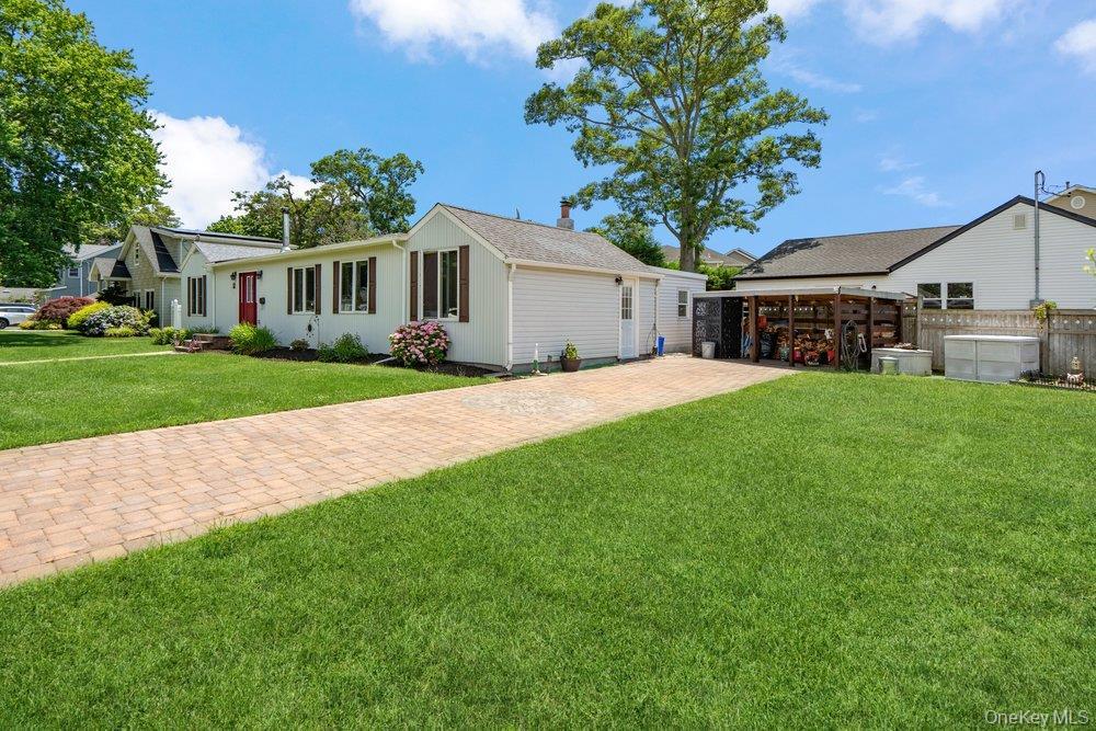 Single Family Alton Road Suffolk County, NY 11702, MLS-1022875-3