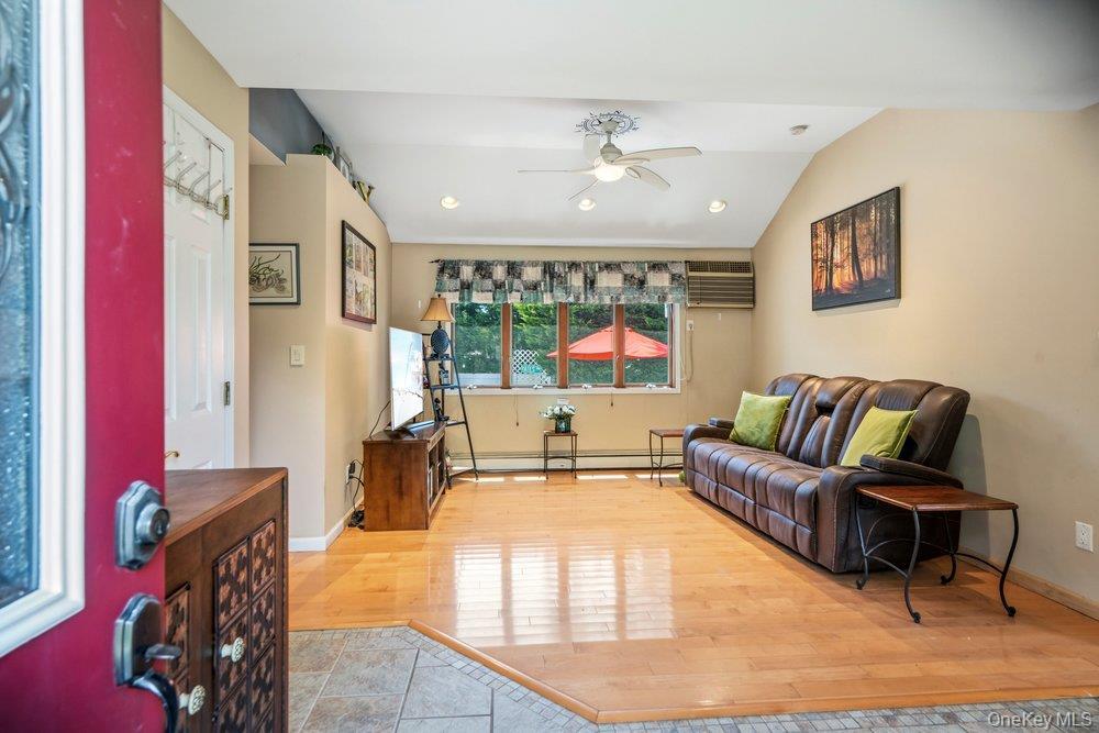 Single Family Alton Road Suffolk County, NY 11702, MLS-1022875-4