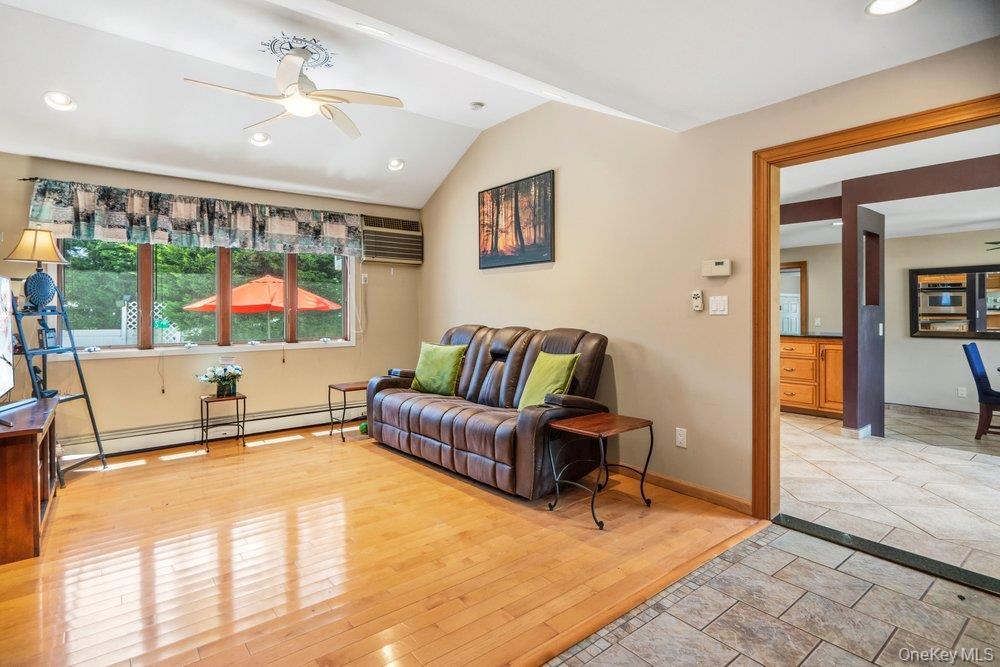 Single Family Alton Road Suffolk County, NY 11702, MLS-1022875-5