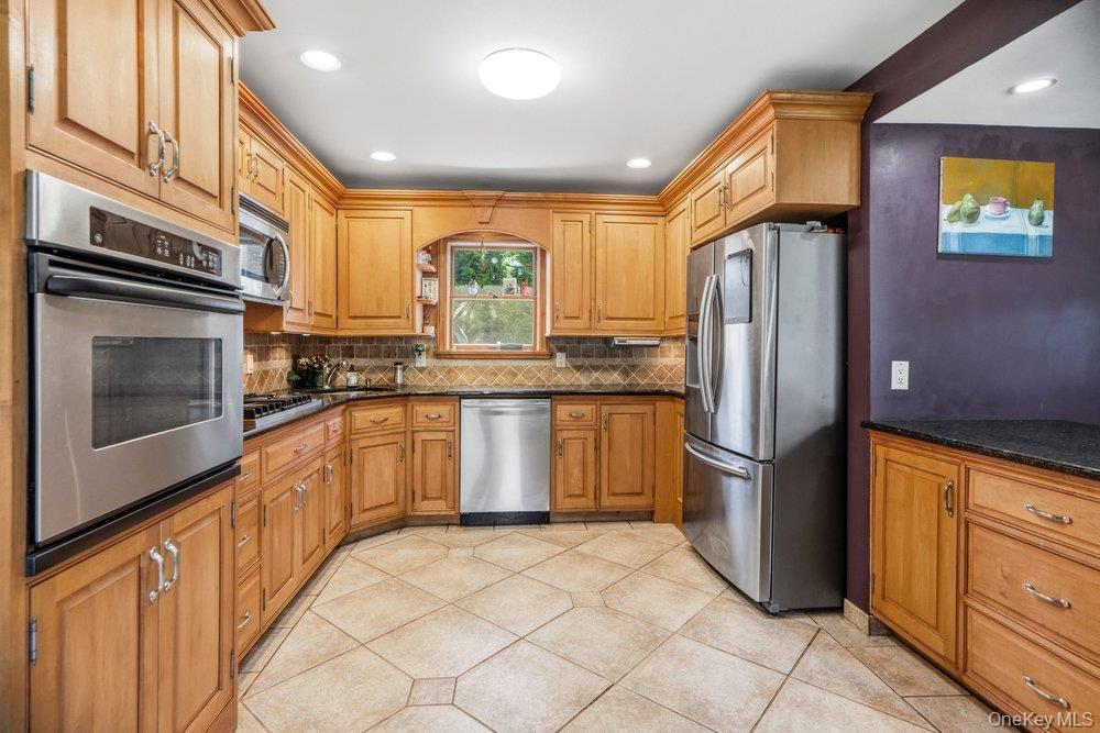 Single Family Alton Road Suffolk County, NY 11702, MLS-1022875-9