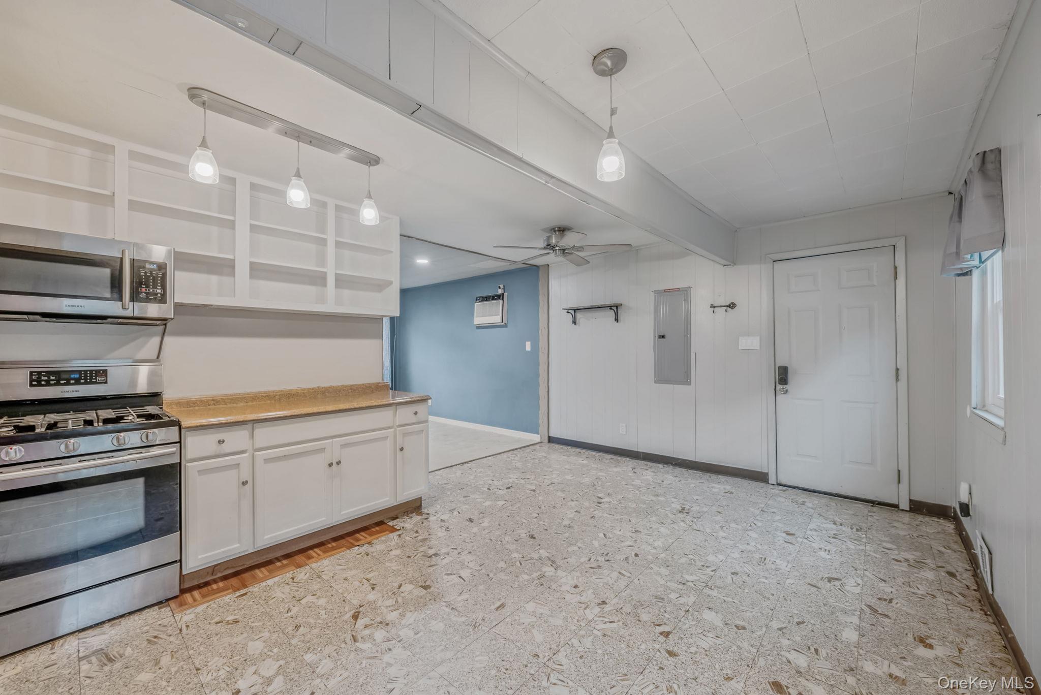 Single Family E Oakdale Street  Suffolk County, NY 11706, MLS-1022881-10