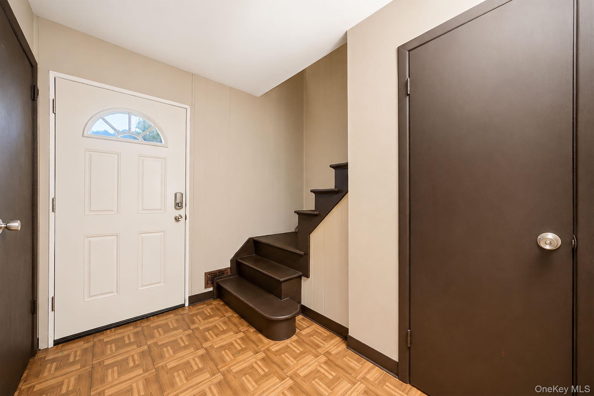 Single Family E Oakdale Street  Suffolk County, NY 11706, MLS-1022881-4