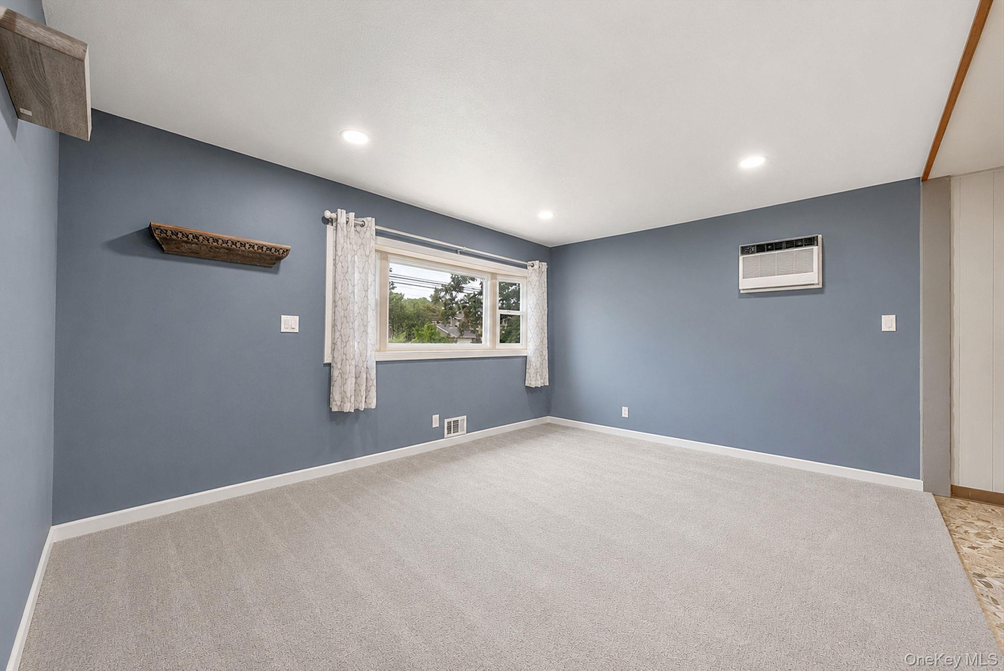 Single Family E Oakdale Street  Suffolk County, NY 11706, MLS-1022881-5