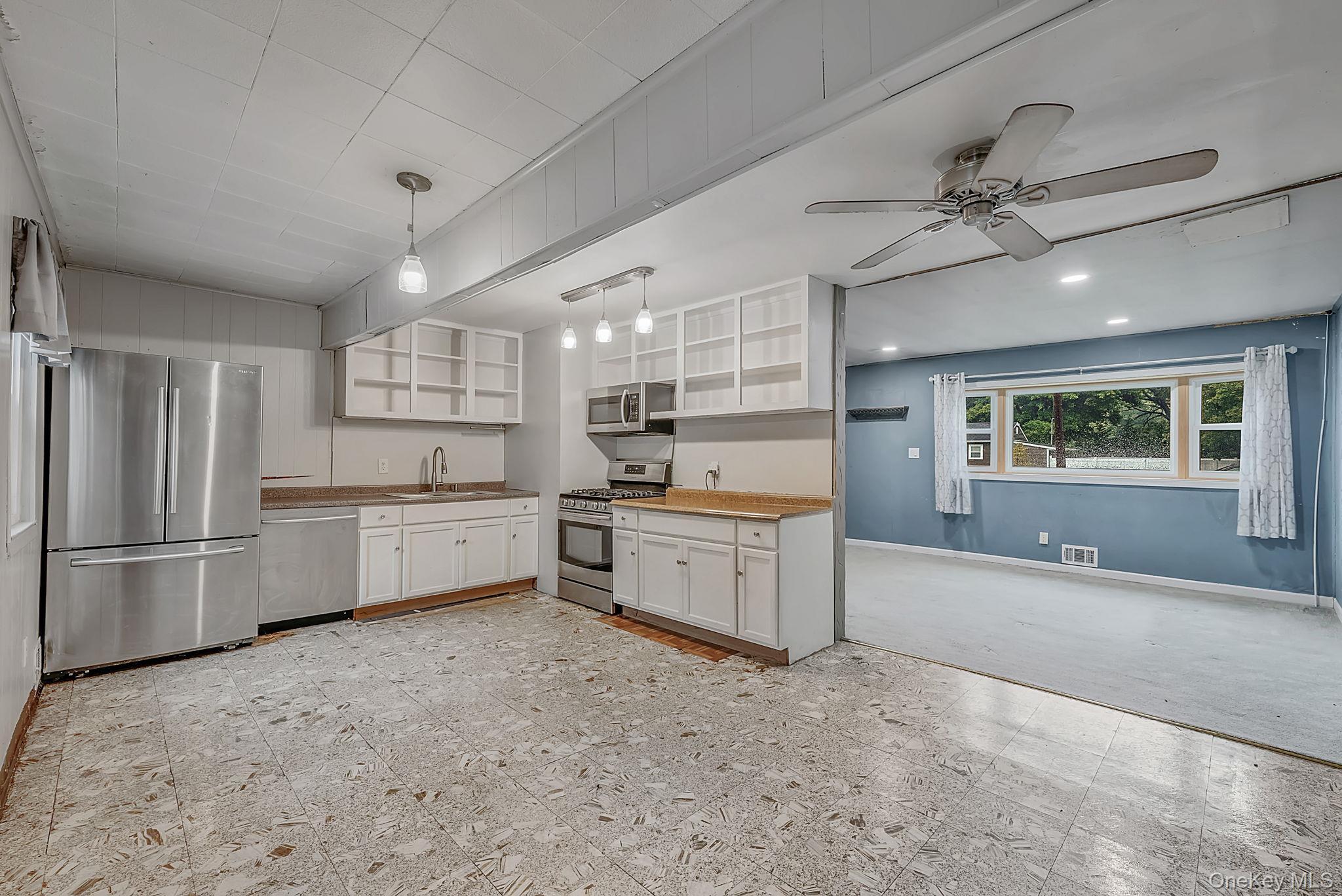 Single Family E Oakdale Street  Suffolk County, NY 11706, MLS-1022881-7
