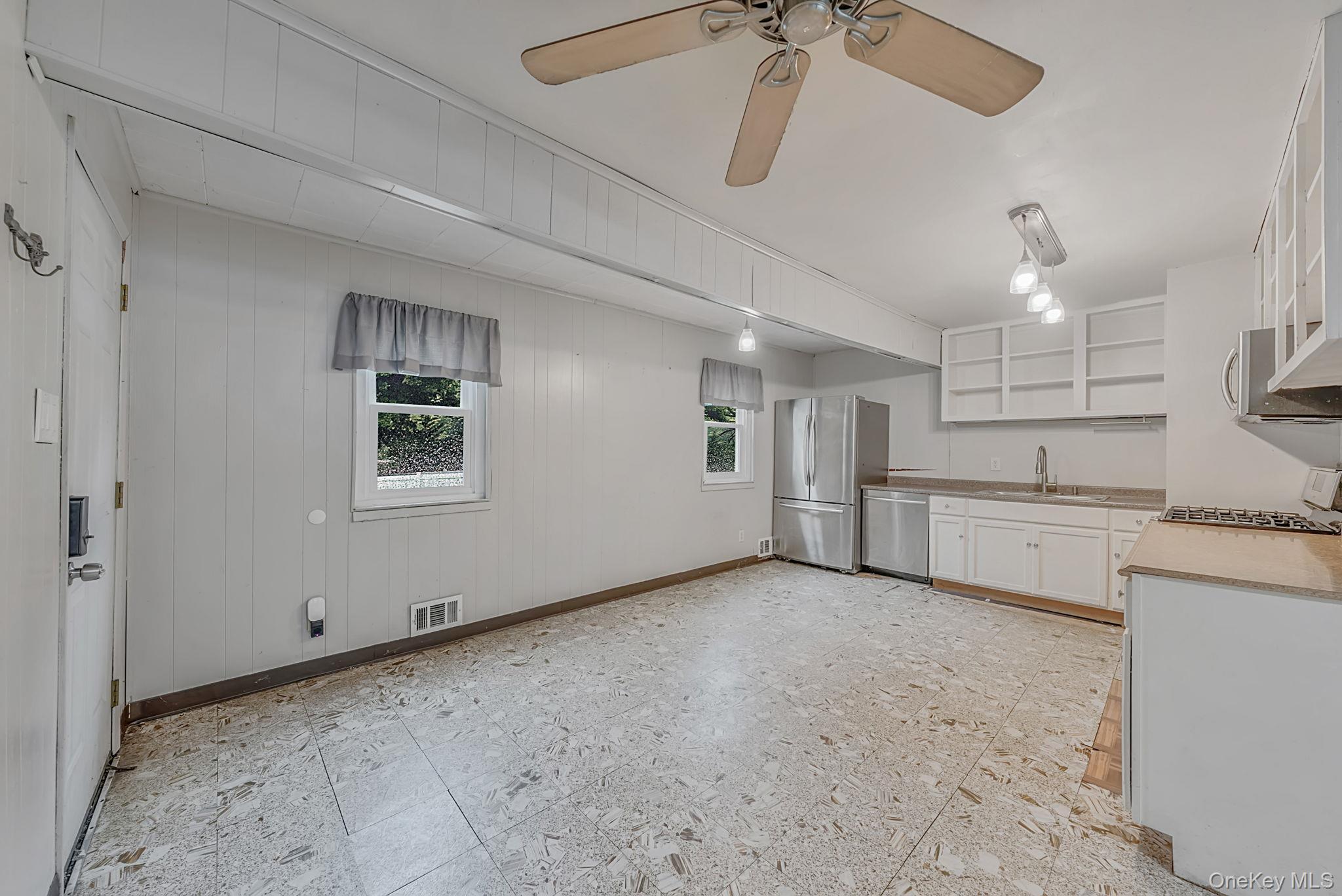 Single Family E Oakdale Street  Suffolk County, NY 11706, MLS-1022881-8