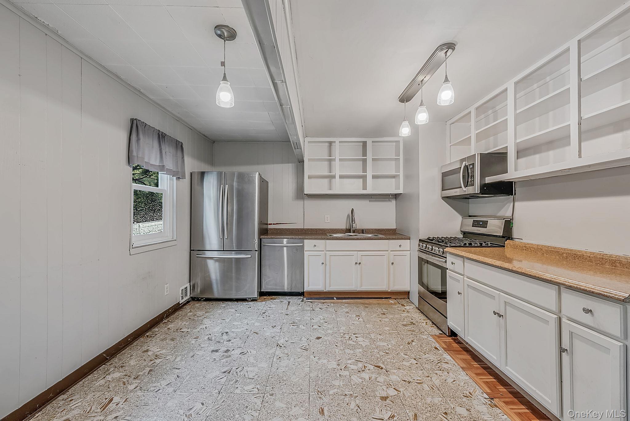 Single Family E Oakdale Street  Suffolk County, NY 11706, MLS-1022881-9