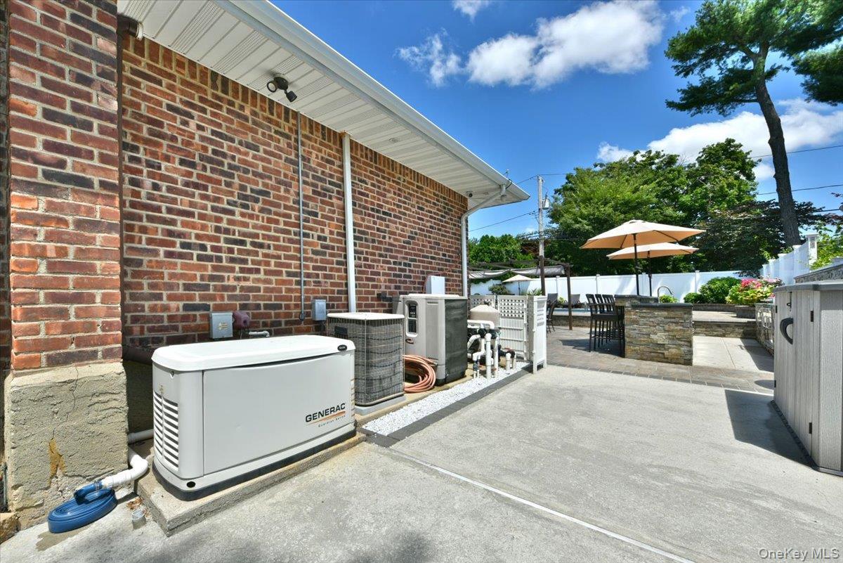 Single Family Lark Drive Nassau County, NY 11797, MLS-1022916-28