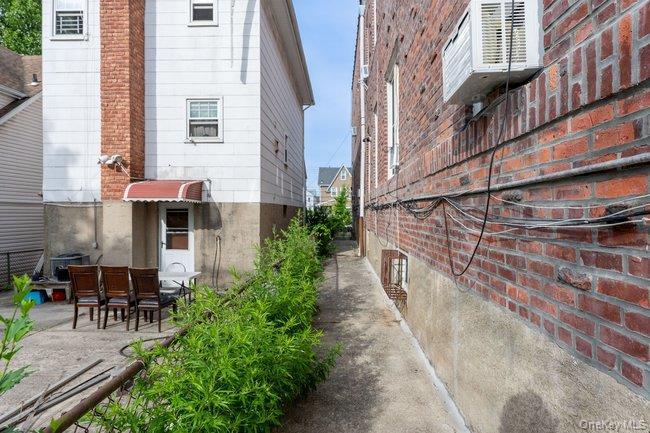 Single Family 198th Street  Queens, NY 11423, MLS-1022926-40