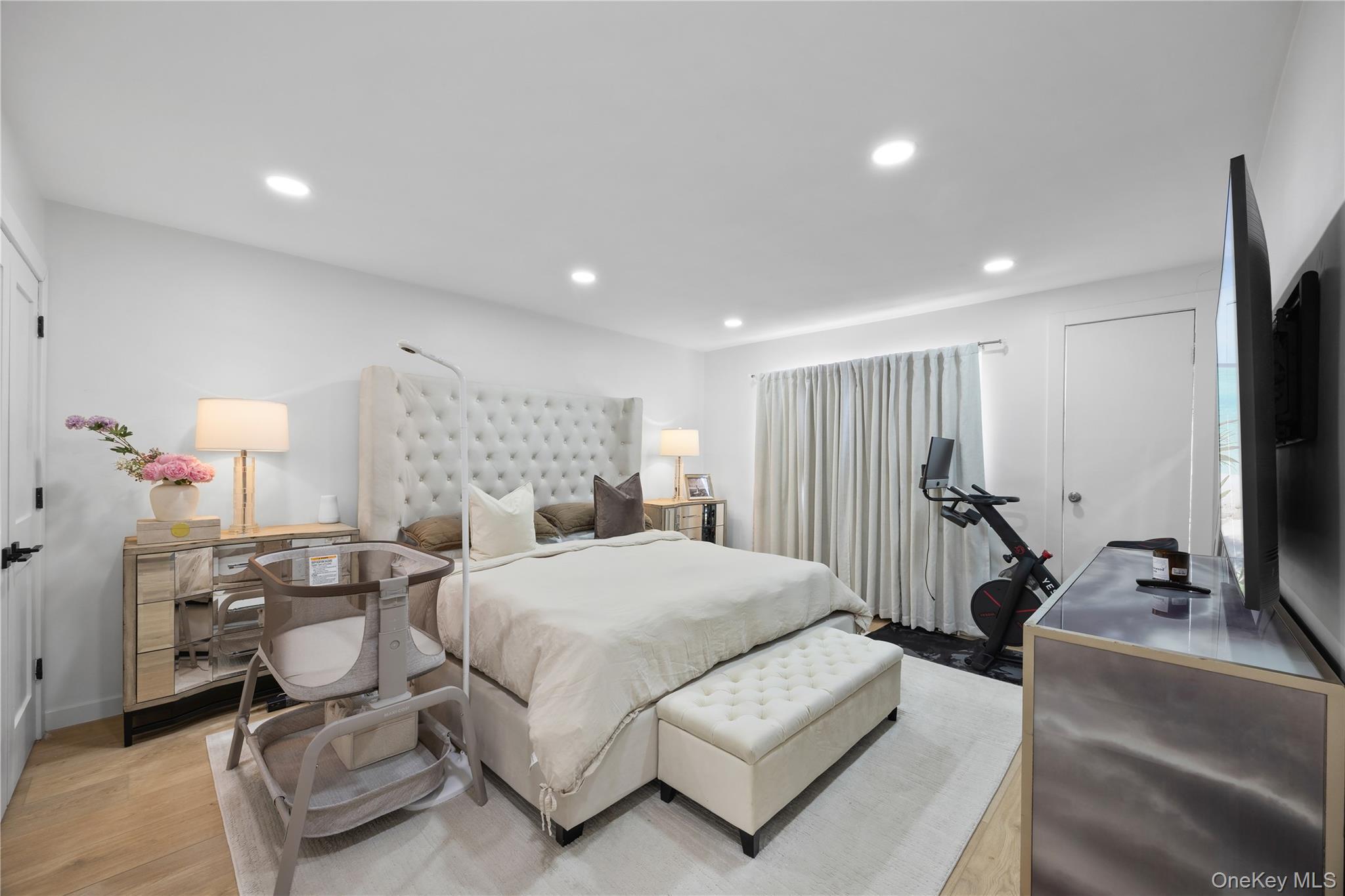 Single Family Fielding Street  Bronx, NY 10469, MLS-1022939-17