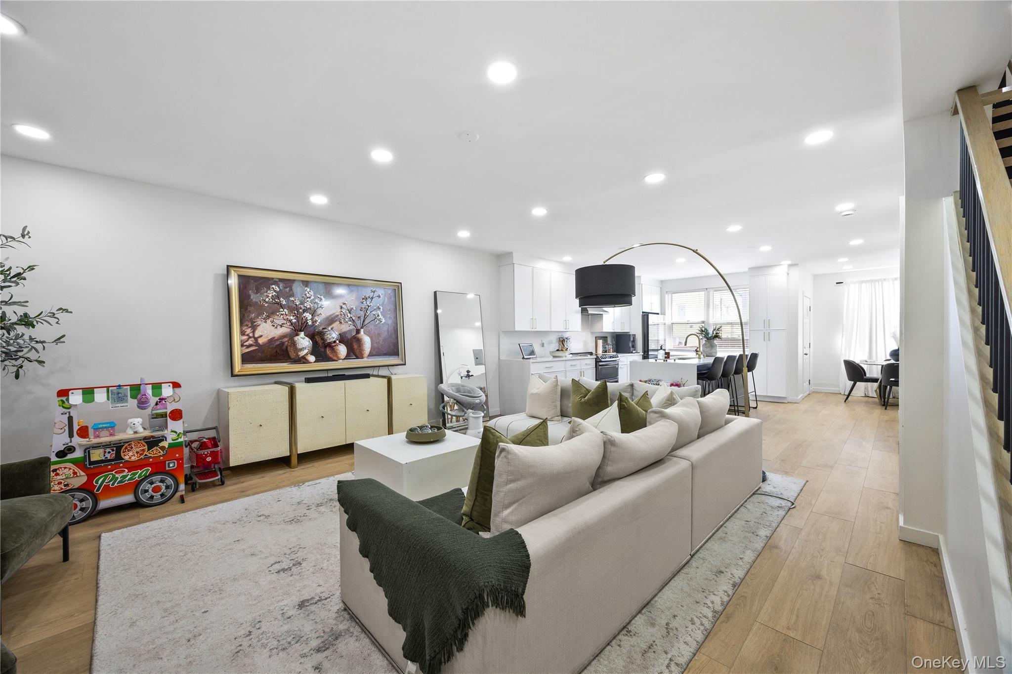 Single Family Fielding Street  Bronx, NY 10469, MLS-1022939-4