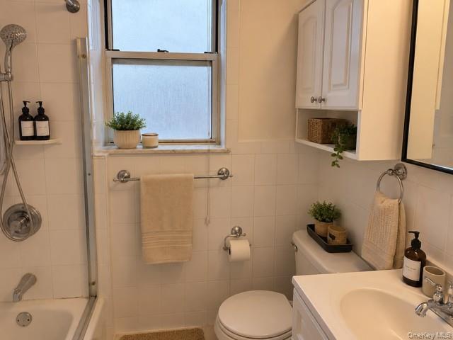 Apartment Pilgrim Avenue  Bronx, NY 10461, MLS-1022964-4