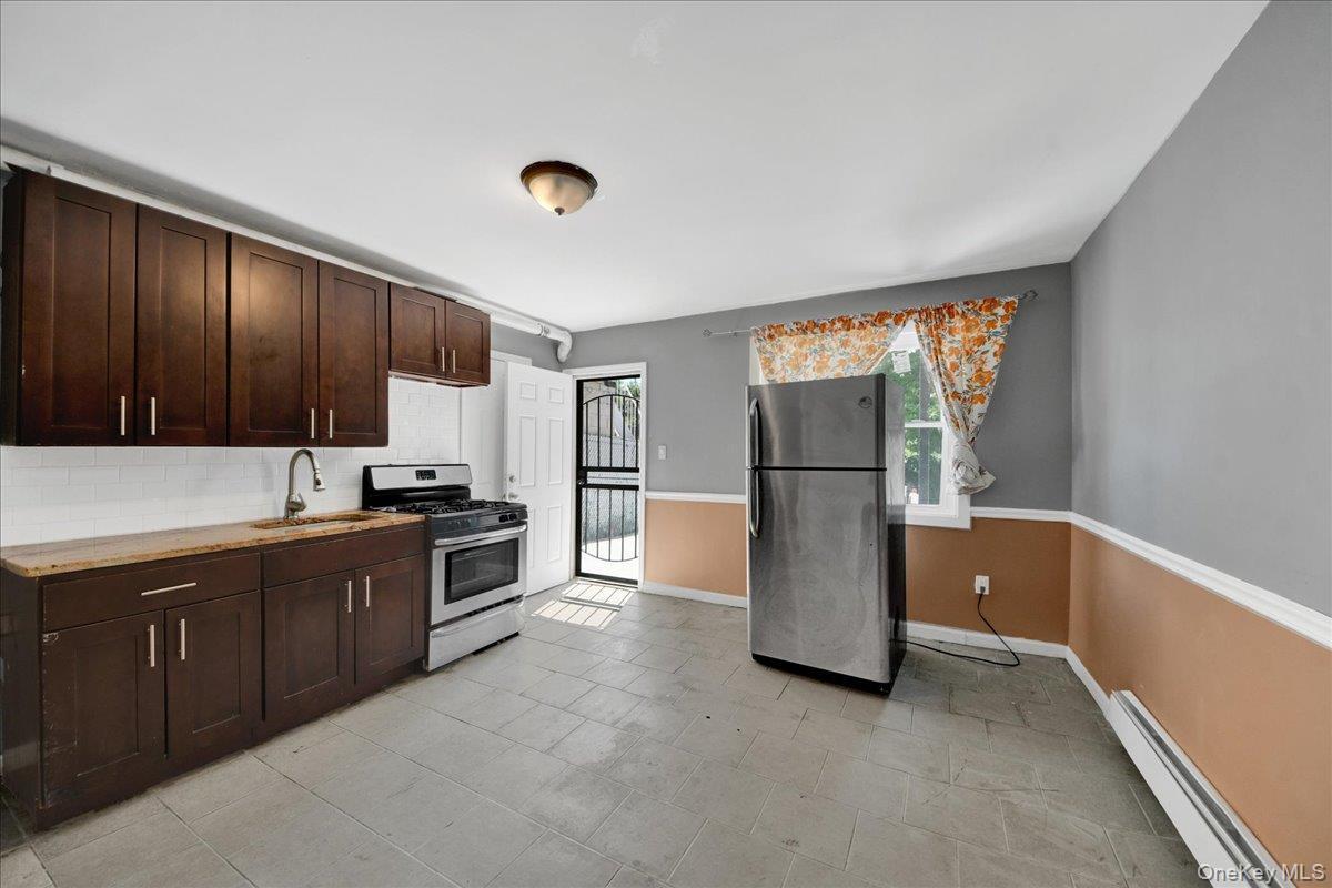 Single Family Torry Avenue Bronx, NY 10473, MLS-1023004-19