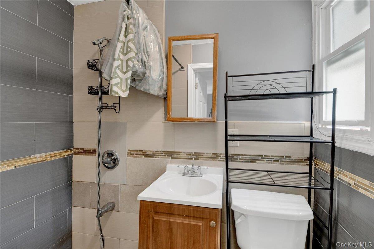 Single Family Torry Avenue Bronx, NY 10473, MLS-1023004-21