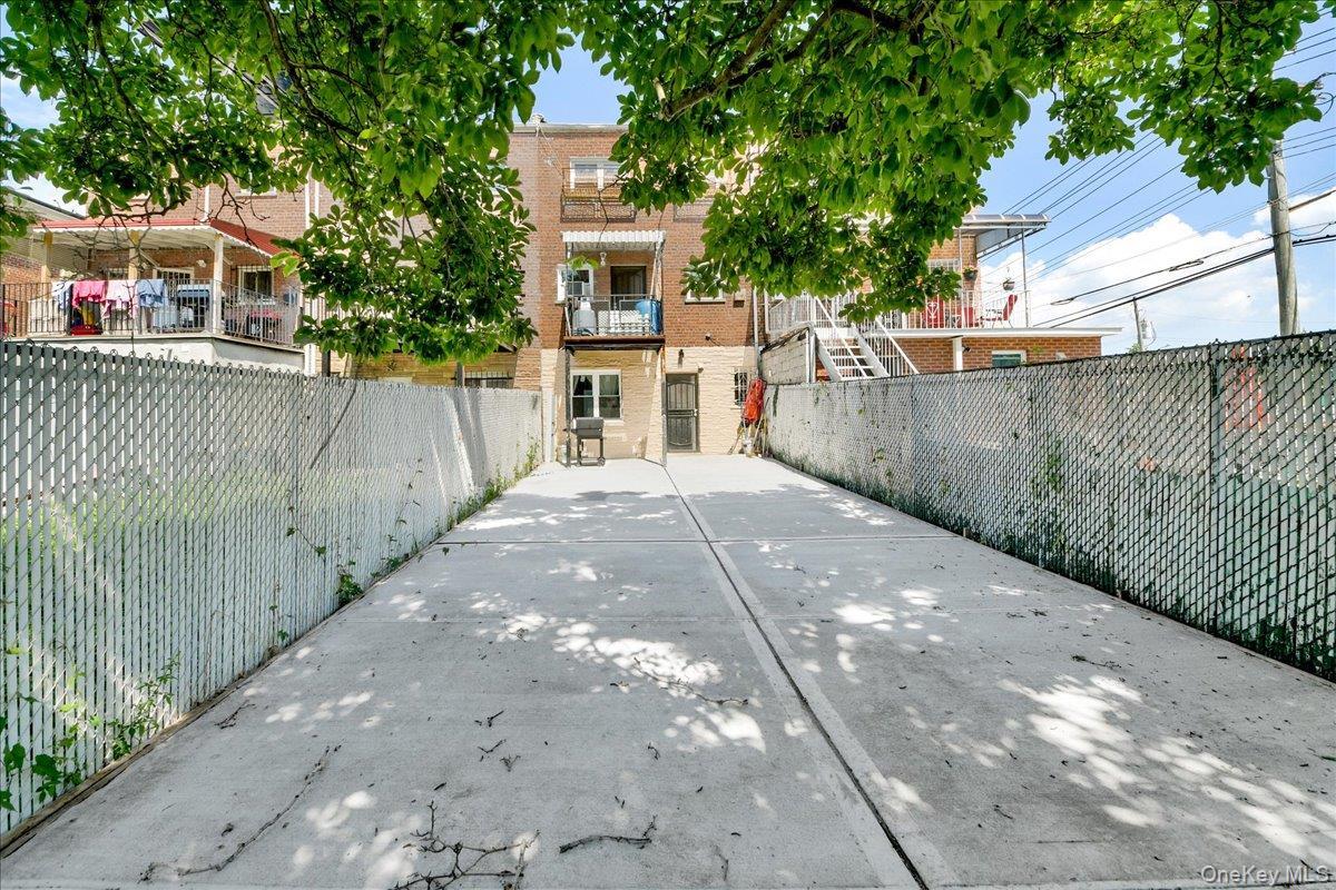 Single Family Torry Avenue Bronx, NY 10473, MLS-1023004-25