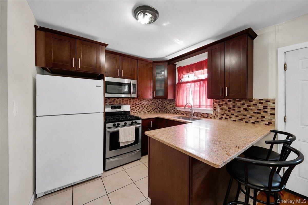Single Family Torry Avenue Bronx, NY 10473, MLS-1023004-4
