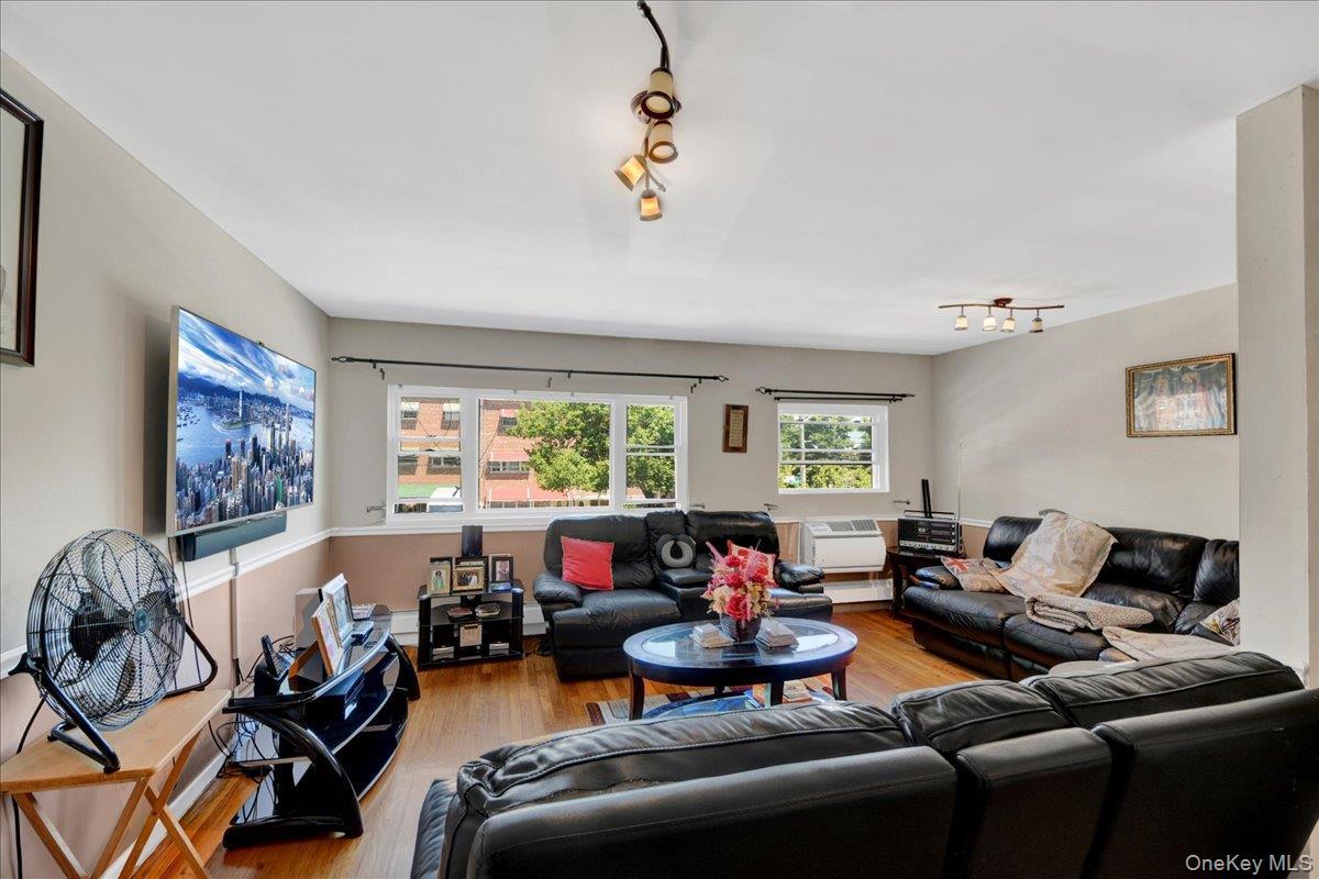 Single Family Torry Avenue Bronx, NY 10473, MLS-1023004-9