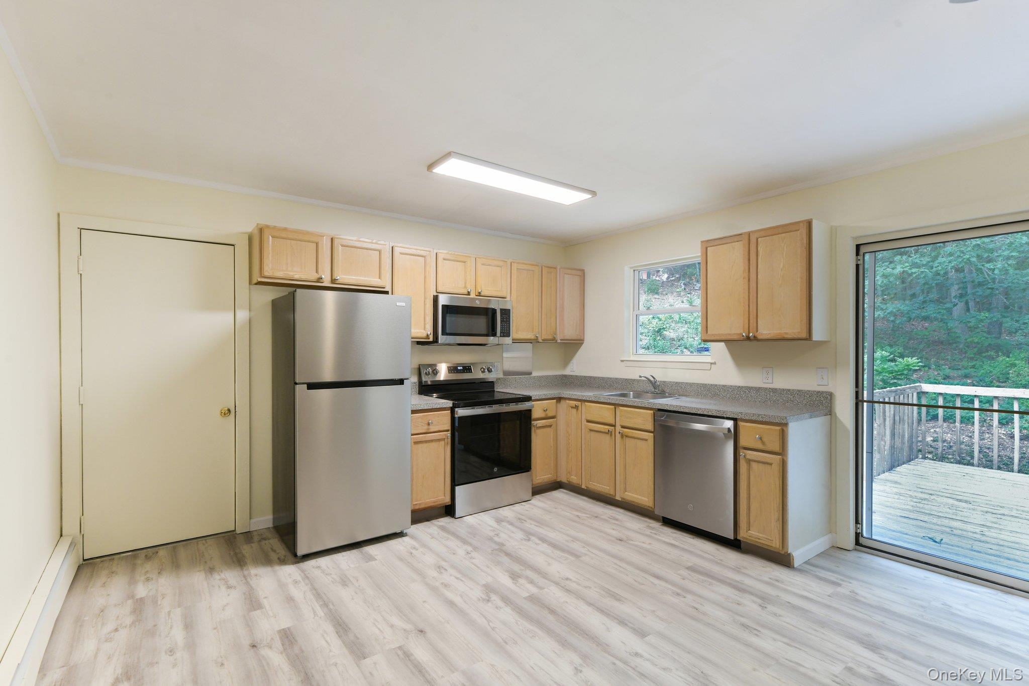 Single Family Red Maple Road Suffolk County, NY 11961, MLS-1023024-8