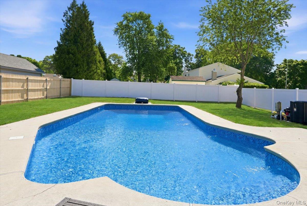 Single Family Bernice Court  Suffolk County, NY 11727, MLS-1023030-35