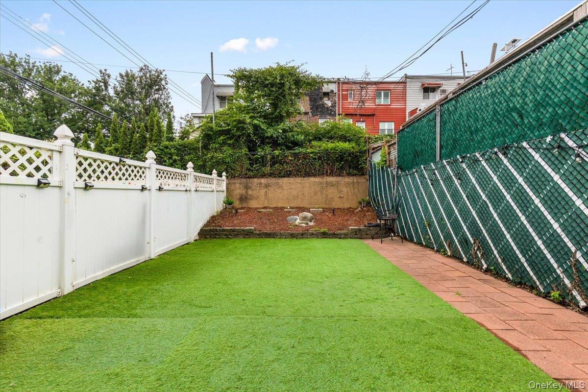 Single Family Eastchester Road Bronx, NY 10469, MLS-1023087-18
